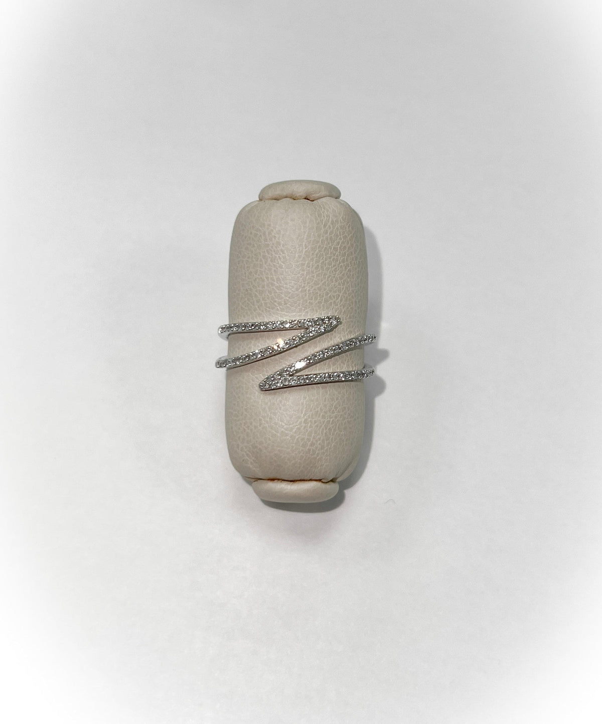 diamond 14k white gold claw outline ring