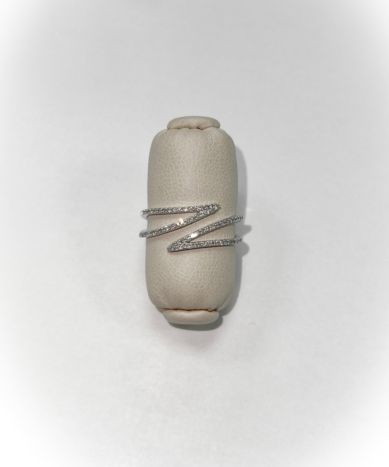 diamond 14k white gold claw outline ring